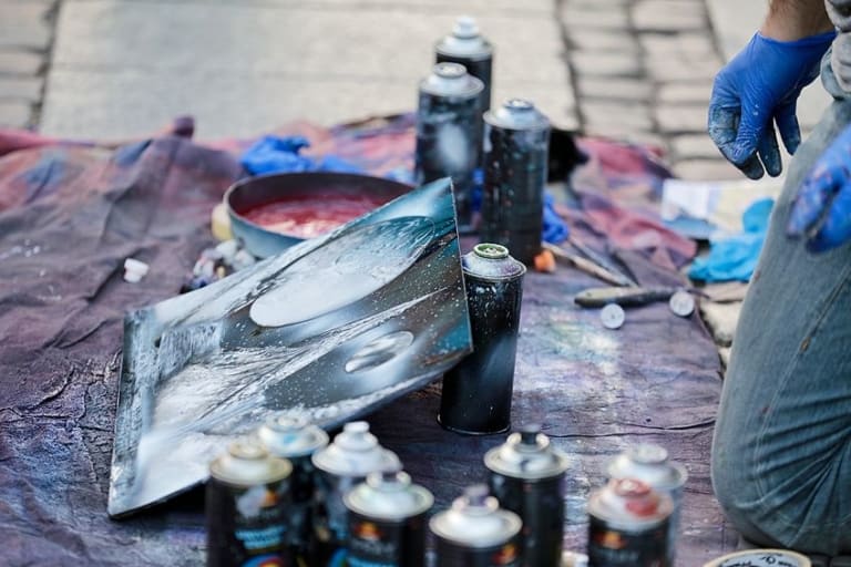 Spray Paint Art – A Beginner’s Guide on How to Use Spray Paint