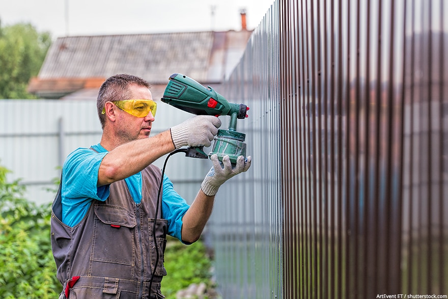 Types of Sprayers for Staining a Fence
